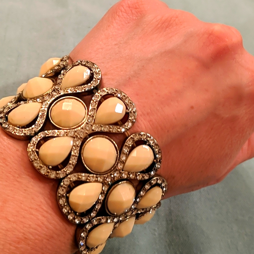 Stretchy cuff bracelet beige/rhinestones